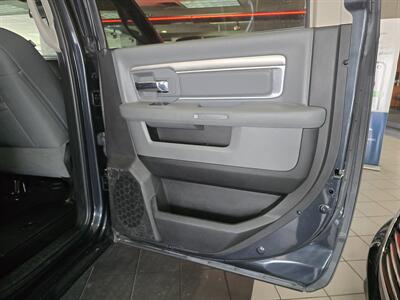 2017 RAM 1500 Big Horn 4DR CREW CAB 4X4 - Photo 18 - Hamilton, OH 45015