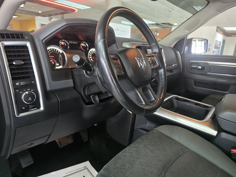 2017 RAM 1500 Big Horn 4DR CREW CAB 4X4 - Photo 10 - Hamilton, OH 45015