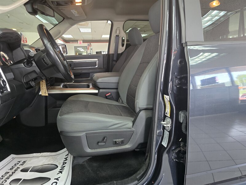 2017 RAM 1500 Big Horn 4DR CREW CAB 4X4 - Photo 11 - Hamilton, OH 45015