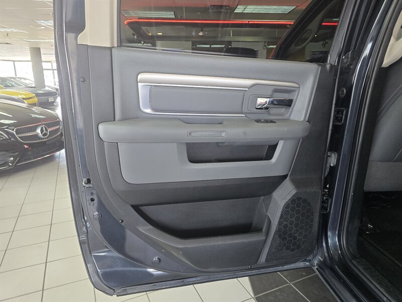 2017 RAM 1500 Big Horn 4DR CREW CAB 4X4 - Photo 12 - Hamilton, OH 45015