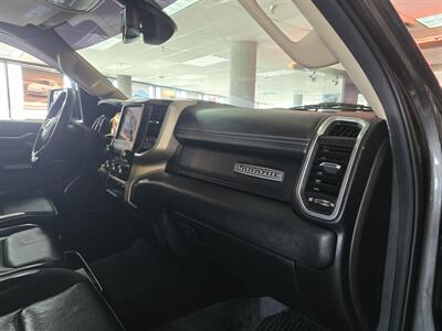 2019 RAM 1500 Laramie 4DR CREW CAB 4X4/V8   - Photo 16 - Hamilton, OH 45015