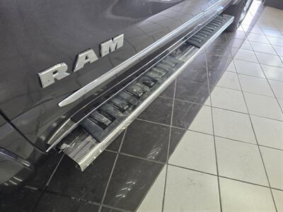 2019 RAM 1500 Laramie 4DR CREW CAB 4X4/V8   - Photo 37 - Hamilton, OH 45015