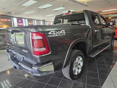 2019 RAM 1500 Laramie 4DR CREW CAB 4X4/V8   - Photo 5 - Hamilton, OH 45015