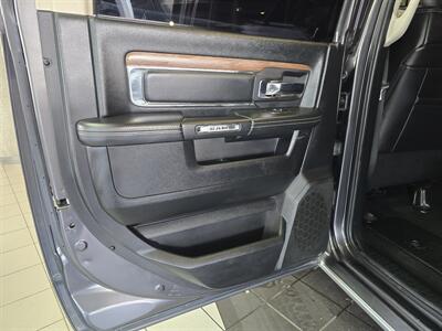 2015 RAM 1500 Laramie CREW CAB 4X4   - Photo 10 - Hamilton, OH 45015