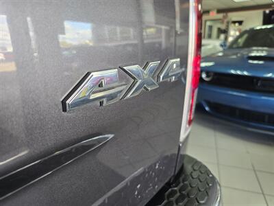 2015 RAM 1500 Laramie CREW CAB 4X4   - Photo 32 - Hamilton, OH 45015
