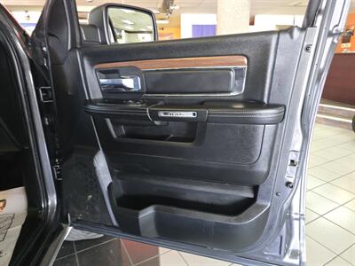 2015 RAM 1500 Laramie CREW CAB 4X4   - Photo 13 - Hamilton, OH 45015