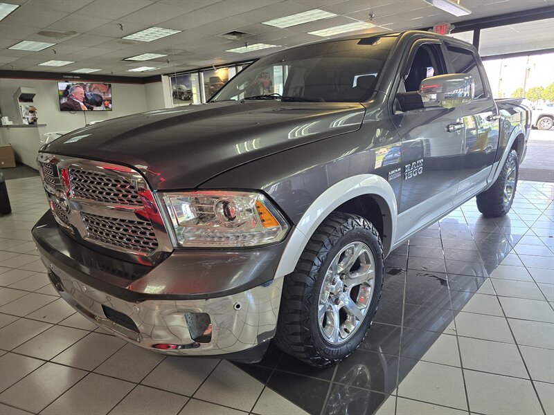 2015 RAM 1500 Laramie CREW CAB 4X4 - Photo 1 - Hamilton, OH 45015