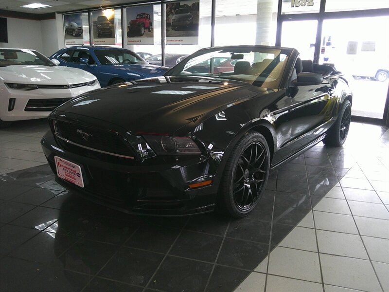 2014 Ford Mustang V6   - Photo 1 - Hamilton, OH 45015