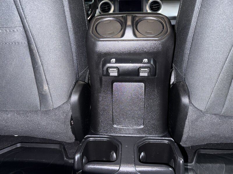 2020 Jeep Wrangler Sport S - Photo 21 - Hamilton, OH 45015