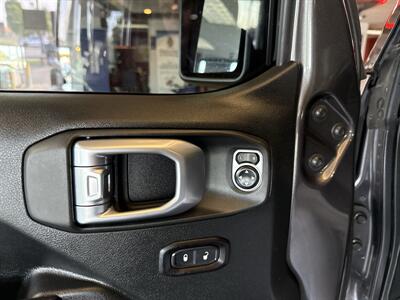 2020 Jeep Wrangler Sport S - Photo 10 - Hamilton, OH 45015