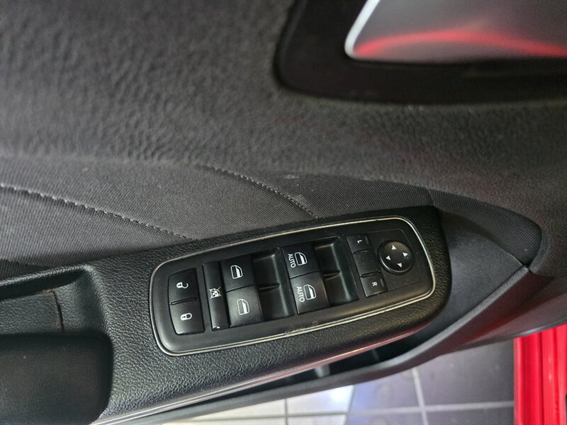 2018 Dodge Charger R/T 4DR SEDAN - Photo 18 - Hamilton, OH 45015