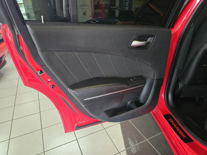 2018 Dodge Charger R/T 4DR SEDAN - Photo 11 - Hamilton, OH 45015