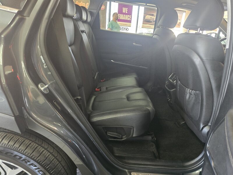 2019 Hyundai SANTA FE Ultimate 2.0T - Photo 19 - Hamilton, OH 45015