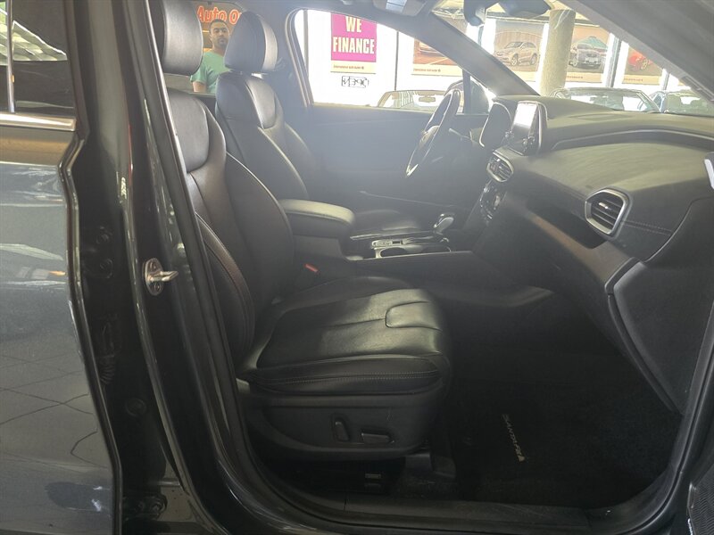 2019 Hyundai SANTA FE Ultimate 2.0T - Photo 16 - Hamilton, OH 45015