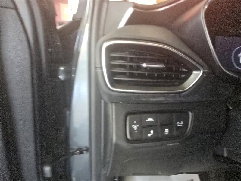 2019 Hyundai SANTA FE Ultimate 2.0T - Photo 22 - Hamilton, OH 45015