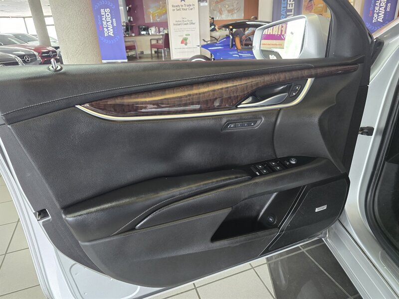 2013 Cadillac XTS Luxury Collection 4DR SEDAN AWD - Photo 7 - Hamilton, OH 45015