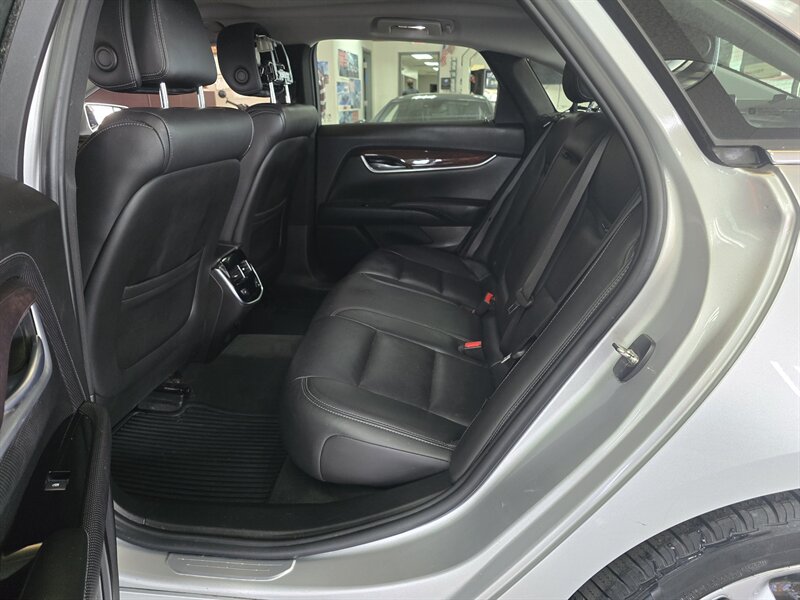 2013 Cadillac XTS Luxury Collection 4DR SEDAN AWD - Photo 10 - Hamilton, OH 45015