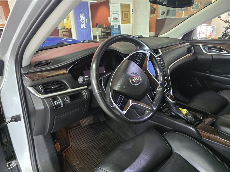 2013 Cadillac XTS Luxury Collection 4DR SEDAN AWD - Photo 8 - Hamilton, OH 45015