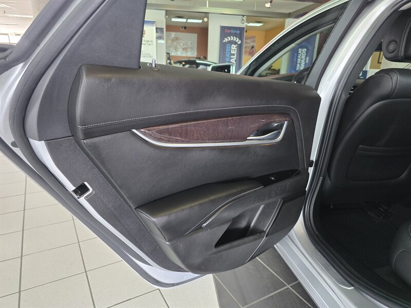 2013 Cadillac XTS Luxury Collection 4DR SEDAN AWD - Photo 11 - Hamilton, OH 45015