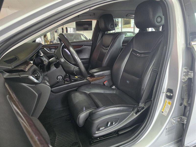 2013 Cadillac XTS Luxury Collection 4DR SEDAN AWD - Photo 9 - Hamilton, OH 45015