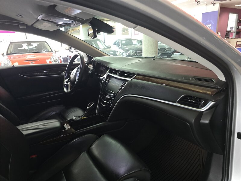 2013 Cadillac XTS Luxury Collection 4DR SEDAN AWD - Photo 13 - Hamilton, OH 45015