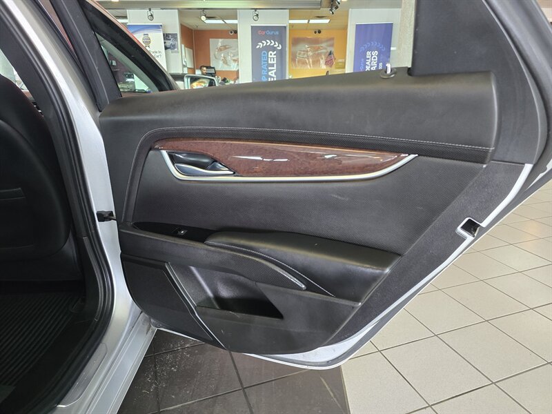 2013 Cadillac XTS Luxury Collection 4DR SEDAN AWD - Photo 15 - Hamilton, OH 45015