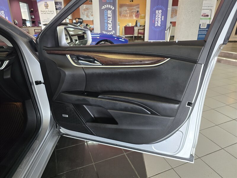 2013 Cadillac XTS Luxury Collection 4DR SEDAN AWD - Photo 12 - Hamilton, OH 45015