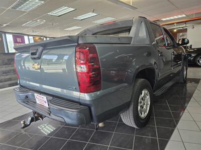 2011 Chevrolet Avalanche LS 4dr Crew Cab 4X4   - Photo 5 - Hamilton, OH 45015