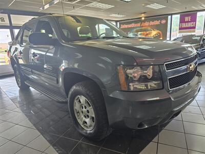 2011 Chevrolet Avalanche LS 4dr Crew Cab 4X4   - Photo 4 - Hamilton, OH 45015