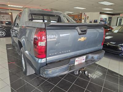 2011 Chevrolet Avalanche LS 4dr Crew Cab 4X4   - Photo 6 - Hamilton, OH 45015