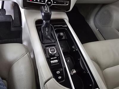 2016 Volvo XC90 T6 Momentum   - Photo 23 - Hamilton, OH 45015