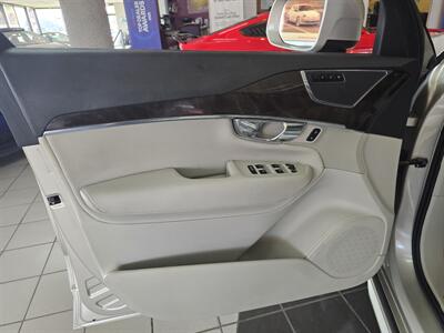 2016 Volvo XC90 T6 Momentum   - Photo 7 - Hamilton, OH 45015