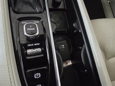 2016 Volvo XC90 T6 Momentum   - Photo 24 - Hamilton, OH 45015