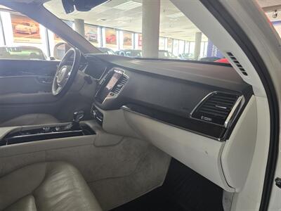 2016 Volvo XC90 T6 Momentum   - Photo 16 - Hamilton, OH 45015