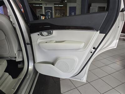 2016 Volvo XC90 T6 Momentum   - Photo 18 - Hamilton, OH 45015