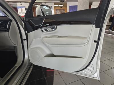 2016 Volvo XC90 T6 Momentum   - Photo 15 - Hamilton, OH 45015