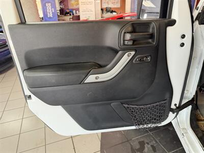 2018 Jeep Wrangler JK UNLIMITED SAHARA 4DR SUV 4X4   - Photo 18 - Hamilton, OH 45015