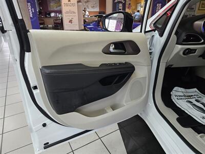 2023 Chrysler Voyager LX 4DR MINI-VAN - Photo 7 - Hamilton, OH 45015