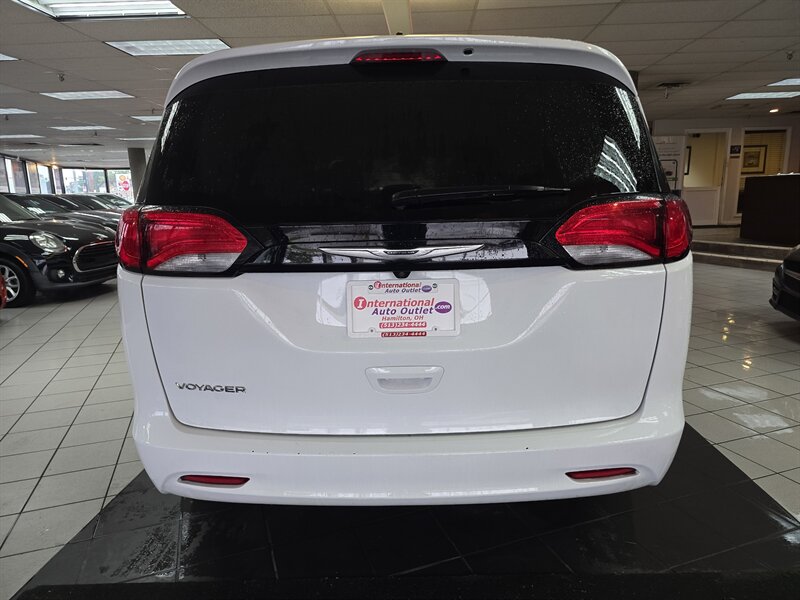 2023 Chrysler Voyager LX 4DR MINI-VAN - Photo 5 - Hamilton, OH 45015