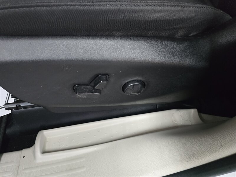 2023 Chrysler Voyager LX 4DR MINI-VAN - Photo 19 - Hamilton, OH 45015