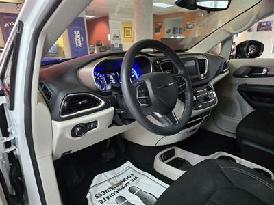 2023 Chrysler Voyager LX 4DR MINI-VAN - Photo 8 - Hamilton, OH 45015
