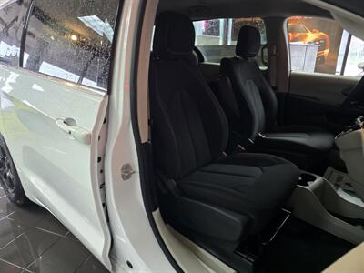 2023 Chrysler Voyager LX 4DR MINI-VAN - Photo 14 - Hamilton, OH 45015