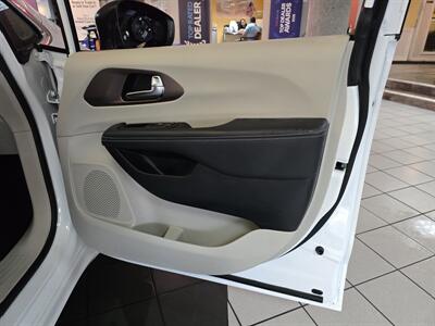 2023 Chrysler Voyager LX 4DR MINI-VAN - Photo 12 - Hamilton, OH 45015