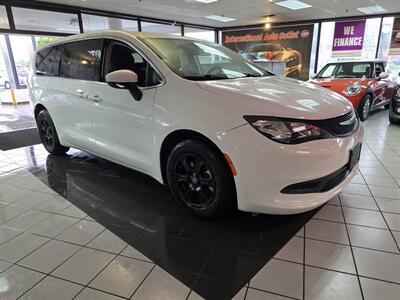 2023 Chrysler Voyager LX 4DR MINI-VAN - Photo 3 - Hamilton, OH 45015