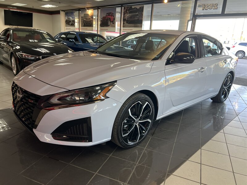 2024 Nissan Altima 2.5 SR 4DR SEDAN - Photo 1 - Hamilton, OH 45015