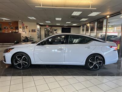 2024 Nissan Altima 2.5 SR 4DR SEDAN   - Photo 2 - Hamilton, OH 45015