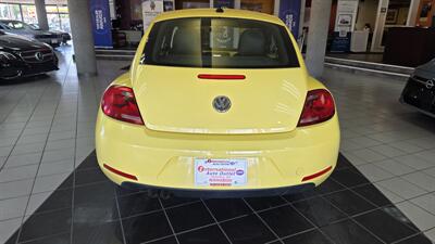 2012 Volkswagen Beetle-Classic 2.5L PZEV   - Photo 7 - Hamilton, OH 45015