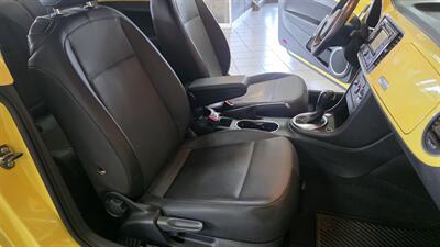 2012 Volkswagen Beetle-Classic 2.5L PZEV   - Photo 21 - Hamilton, OH 45015