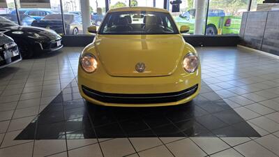 2012 Volkswagen Beetle-Classic 2.5L PZEV   - Photo 3 - Hamilton, OH 45015