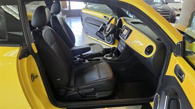 2012 Volkswagen Beetle-Classic 2.5L PZEV   - Photo 20 - Hamilton, OH 45015